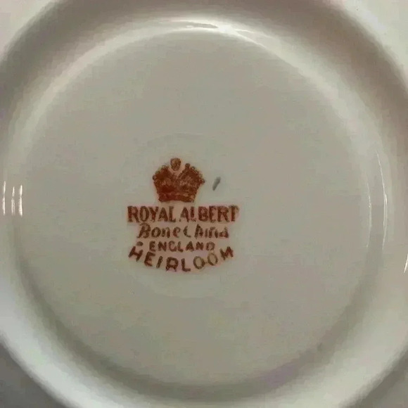 Royal Albert Heirloom Footed Cup &
Saucer england - Picture 5 of 16